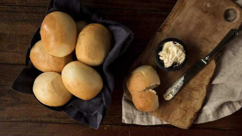 Logan's Roadhouse yeast rolls