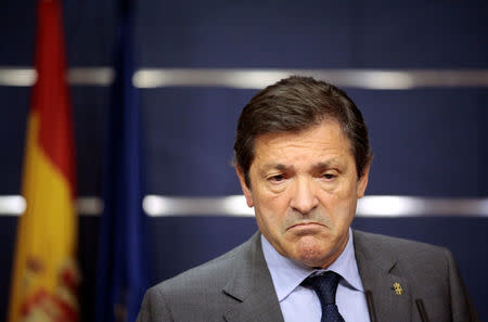 Spain's Socialist Party (PSOE) interim management chairman Javier Fernandez reacts during a news conference at the Spanish parliament in Madrid, Spain, October 25, 2016. REUTERS/Andrea Comas