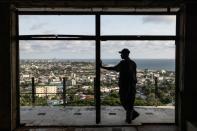 Une vue depuis une chambre du Ducor, à Monrovia le 18 novembre 2021 (AFP/JOHN WESSELS)