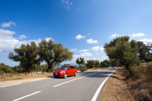 Fiat 500, woman driving in Italy