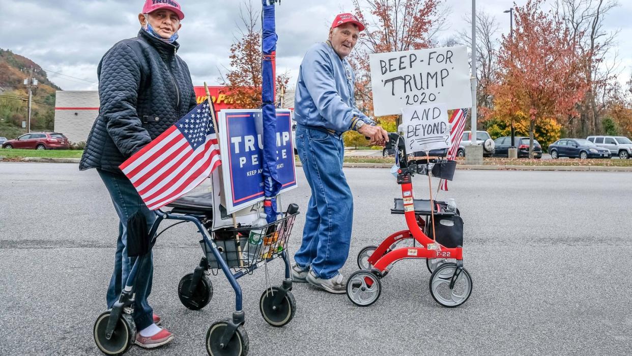 Trump-Anhänger mit Rollatoren. Die Präsidentschaftswahl in den USA findet am 03. November 2020 statt.