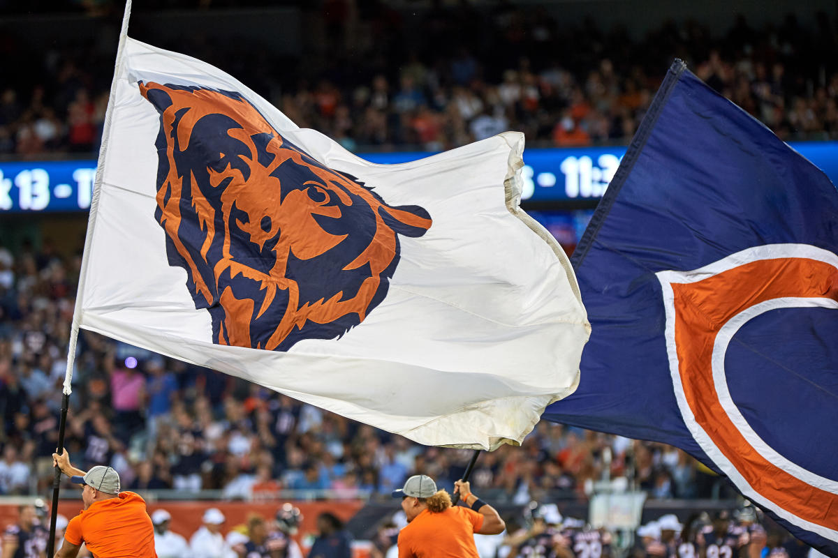 Chicago Bears logo redesign goes viral, social media reacts - Yahoo Sports