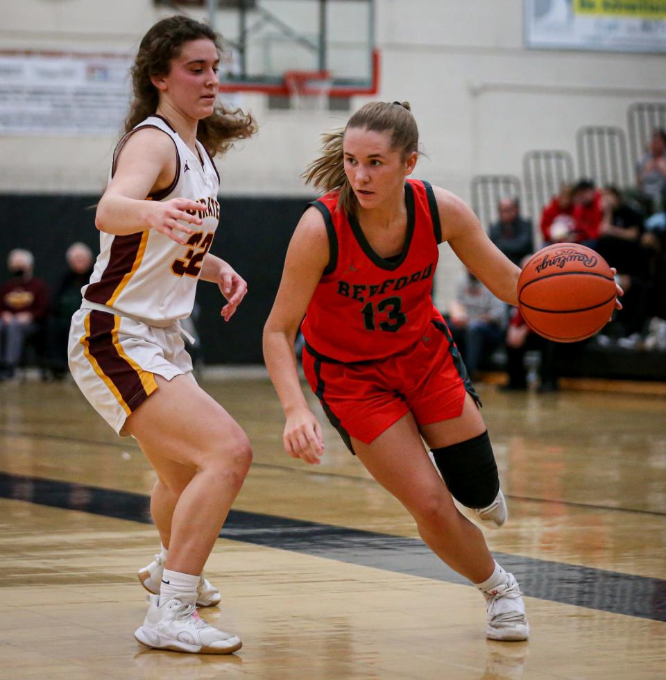 Bedford's Payton Pudlowski drives inside against Riverview's Elyssa Kincaid last season.