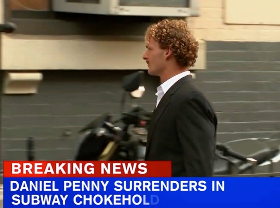 Daniel Penny surrenders to police at NYPD’s 5th precinct (Eyewitness News)