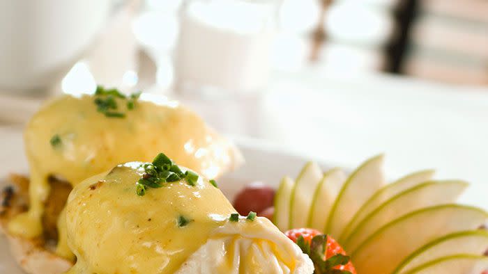 eggs-benedict-700