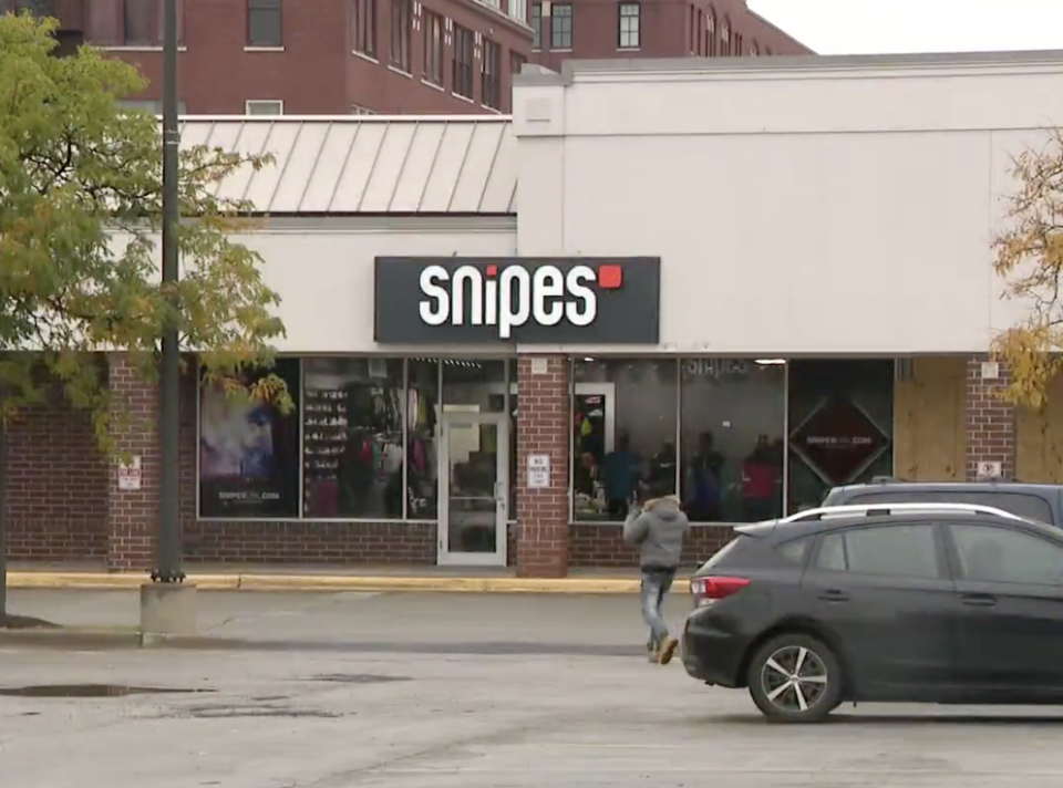 The exterior of Chicago athletic apparel store named Snipes. Source: WGN9