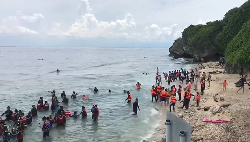 海巡人員受訪時透露，杉福港海域隱藏一股離岸流。（圖／東森新聞）