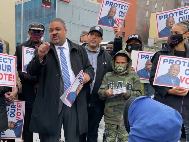 Alvin Bragg, a progressive former federal prosecutor, wearing a tie at left, is tied with Farhadian Weinstein in a recent poll. (Photo: Alvin Bragg for DA)