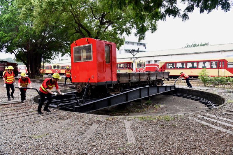 ▲嘉義車庫園區內昔日中興號柴油機關車轉車台。(圖／林鐵及文資處提供）