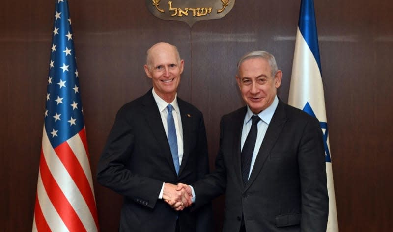 Israeli Prime Minister Benjamin Netanyahu (R) receives US Senator Rick Scott at the Prime Minister's Office in Jerusalem. Haim Zach/GPO/dpa