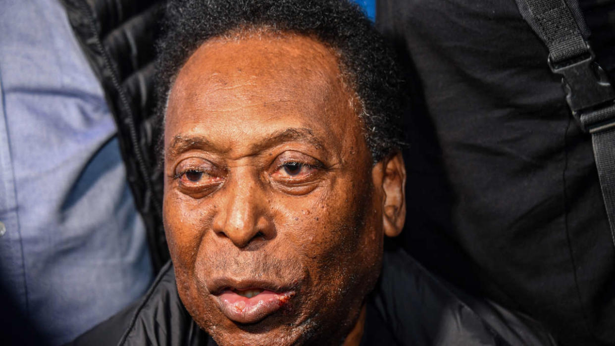 (FILES) In this file photo taken on April 09, 2019, Brazilian football great Edson Arantes do Nascimento, known as Pele, arrives at Guarulhos International Airport, in Guarulhos some 25km from Sao Paulo, Brazil. - The hospital treating Brazilian football great Pele announced on December 21, 2022, a 