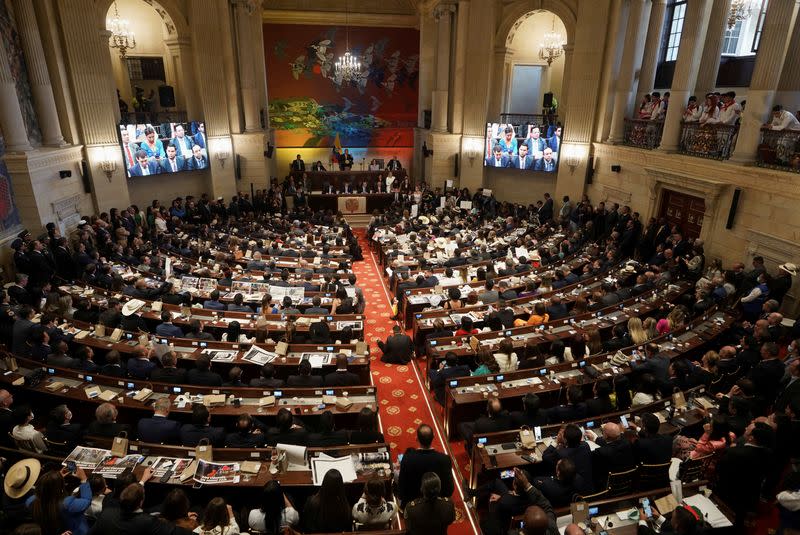 Foto de archivo. El presidente de Colombia, Iván Duque, habla mientras el congreso de Colombia abre su nueva sesión antes de la toma de posesión del presidente electo de izquierdas, Gustavo Petro, en Bogotá