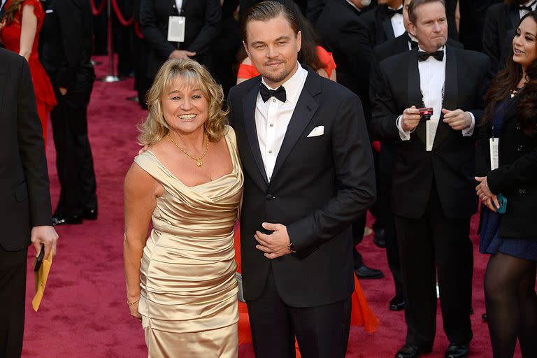 DiCaprio junto a su madre, en los Oscar 2014