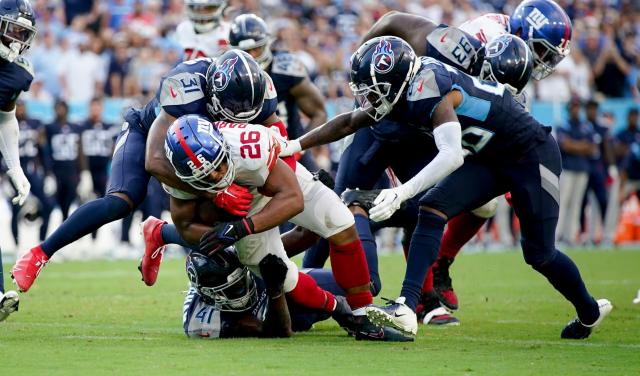 Giants come back against Titans to win opener 21-20