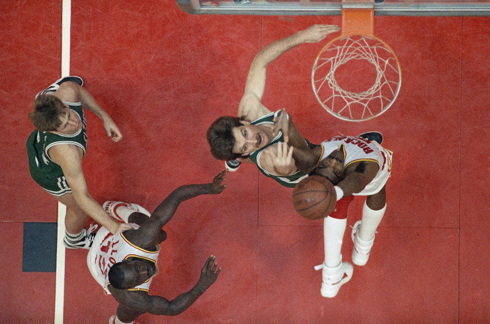 Houston Rockets Ralph Sampson (50) goes in for a slam during the third game of the NBA Championship in <a class="link " href="https://sports.yahoo.com/nba/teams/houston/" data-i13n="sec:content-canvas;subsec:anchor_text;elm:context_link" data-ylk="slk:Houston;sec:content-canvas;subsec:anchor_text;elm:context_link;itc:0">Houston</a>, June 2, 1986. Boston Celtics Greg Kite (50) tries for the block. (AP Photo)