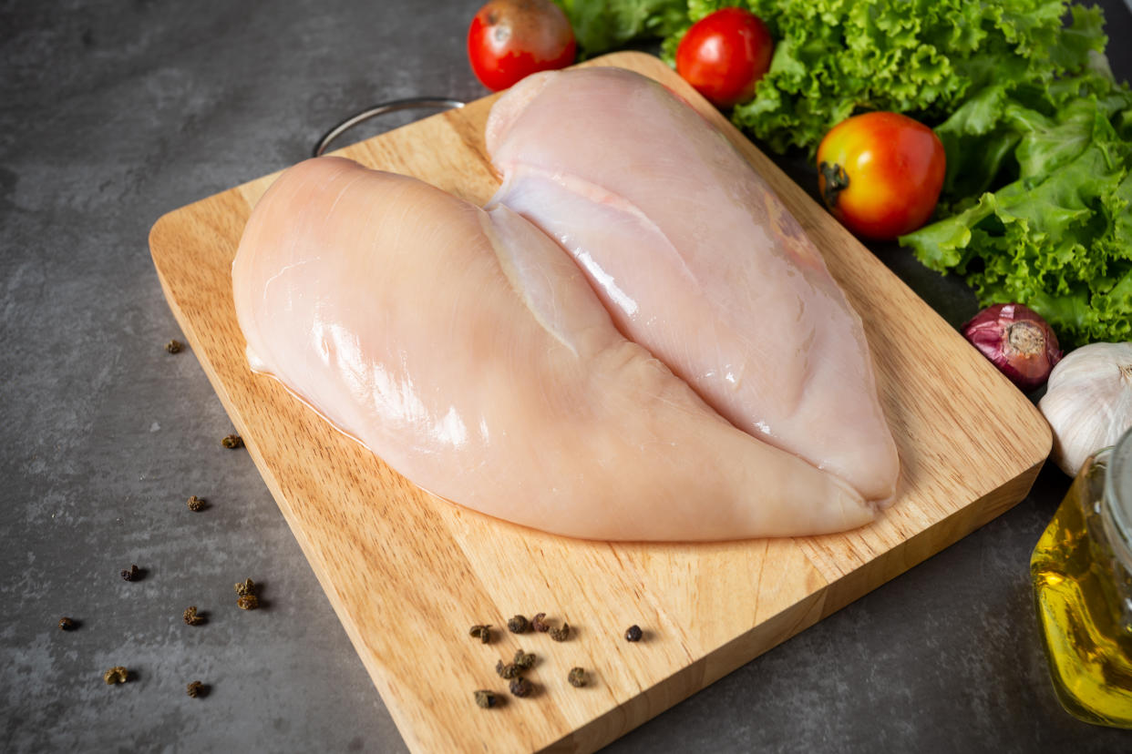 El pollo clorado o sin clorar debe cocinarse muy bien (Foto:Getty)