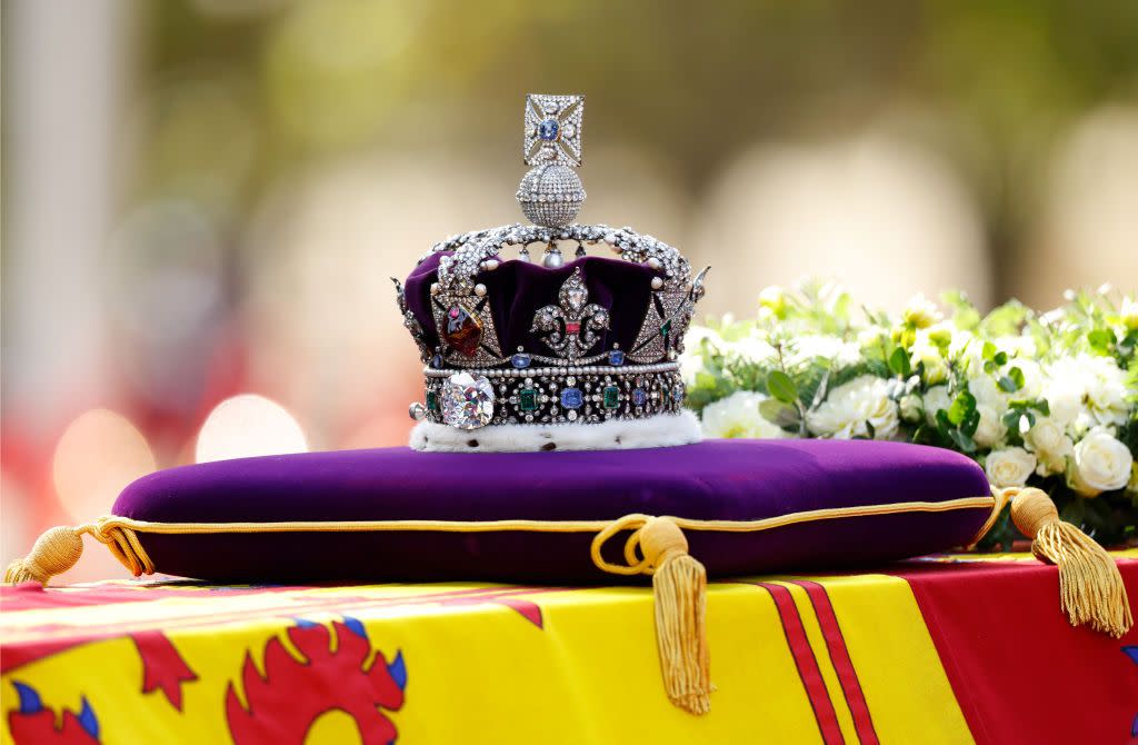 the coffin carrying queen elizabeth ii is transferred from buckingham palace to the palace of westminster