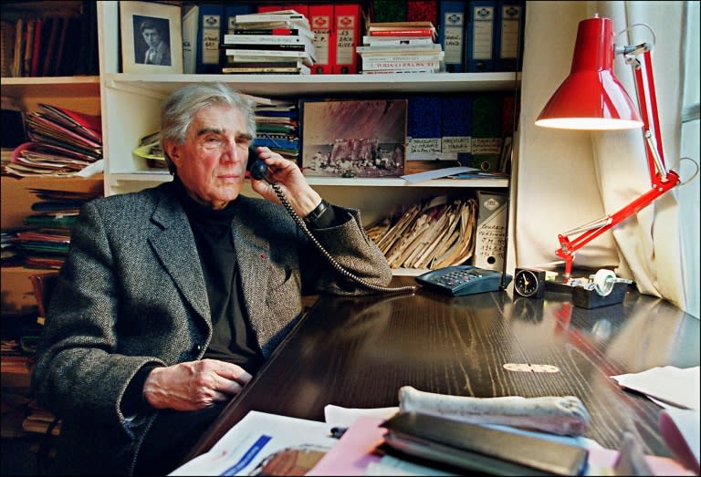 L'ethnologue Jean Malaurie, spécialiste du Grand Nord, dans son bureau le 3 mai 2001 à Paris (Pierre Andrieu)