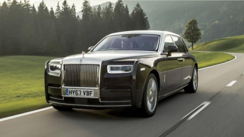 <strong>擁有車中之王稱號的 Rolls-Royce，其中標誌性的對開車門設計討論度相當高，因為其安全性常遭到質疑。</strong>