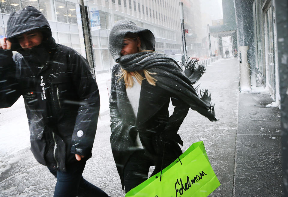 <p>NEW YORK, NY – FEBRUARY 09: Pedestrians walk in the snow and wind in Manhattan on February 9, 2017 in New York City. A major winter storm warning is forecast from Pennsylvania to Maine with the New York City area expected to receive up to one foot of snow. New York City schools are closed for the day. (Photo by Spencer Platt/Getty Images) </p>