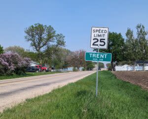 Sign for the town of Trent, SD. (John Hult/South Dakota Searchlight)