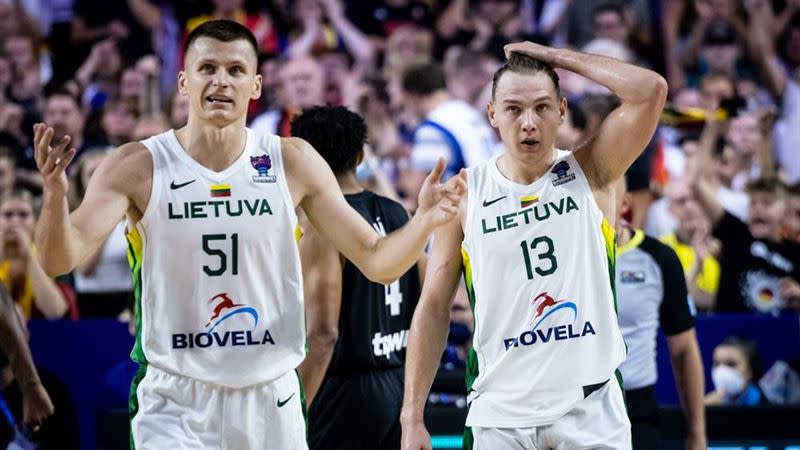 立陶宛球員因為裁判的失誤，比賽心情大受影響。（圖／翻攝自FIBA官網）