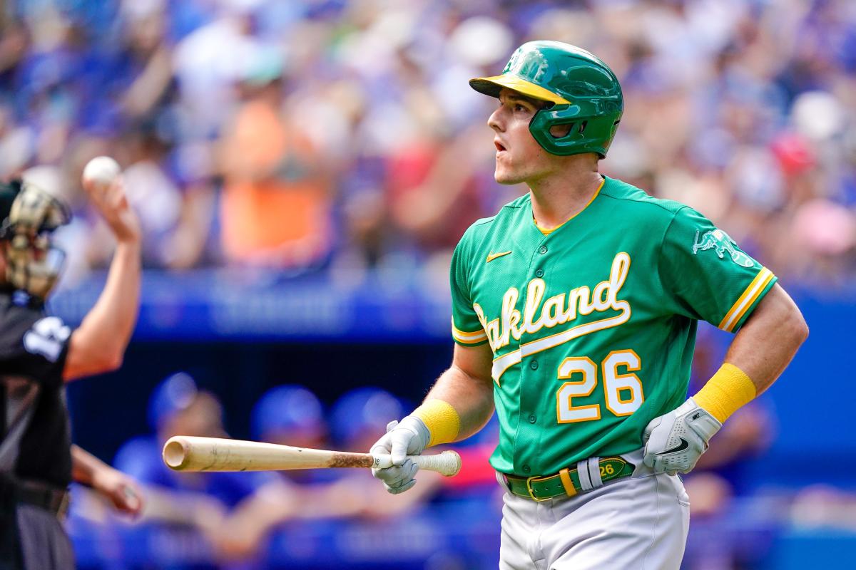 Report: Blue Jays making 'big push' to re-sign Matt Chapman - Yahoo Sports