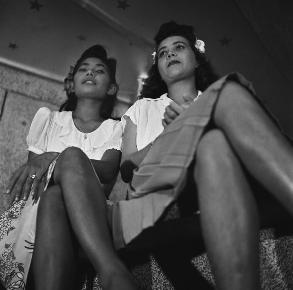 Two women watch the action at a nightclub in 1946 in Kingston. (Credit: Earl Leaf/Michael Ochs Archive via Getty Images)