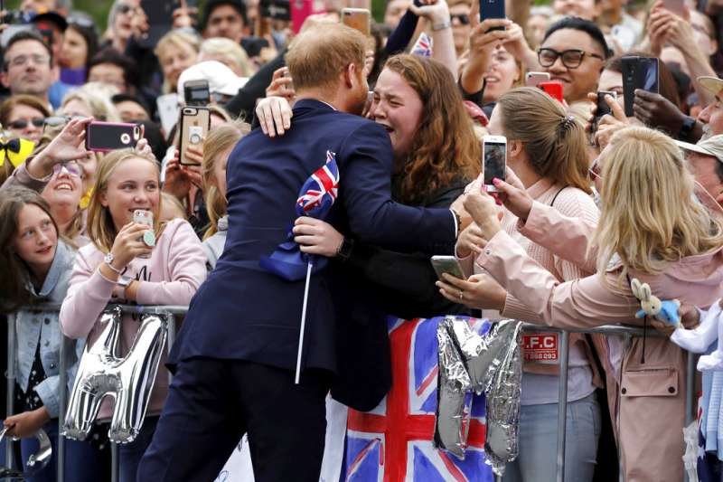 2018年10月，英國哈利王子、梅根王妃出訪澳洲。（AP）