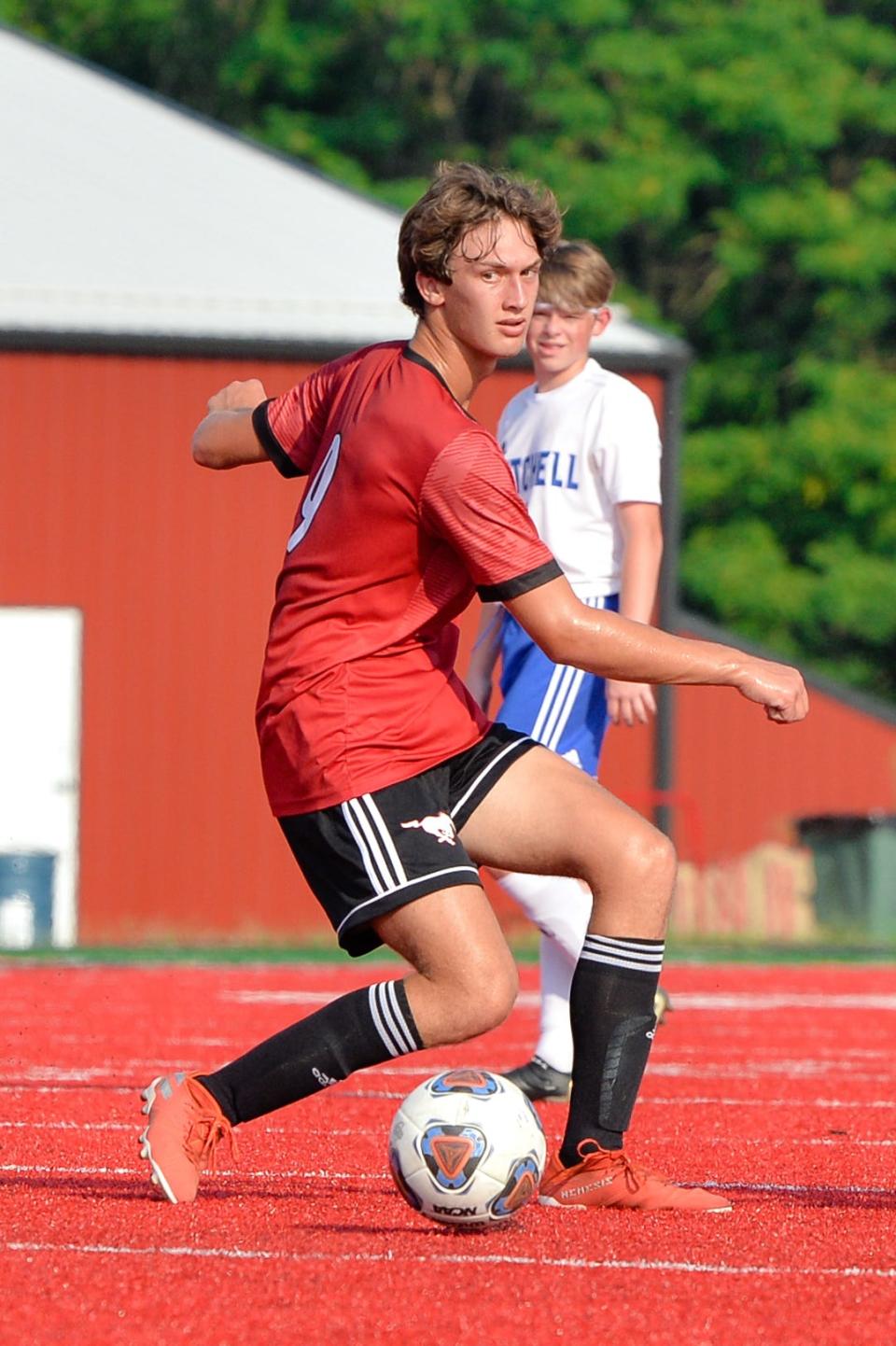 Edgewood's Aidan Goerges (9) looks for an opening during the Mustangs' win over Mitchell on Aug. 24 in Ellettsville.