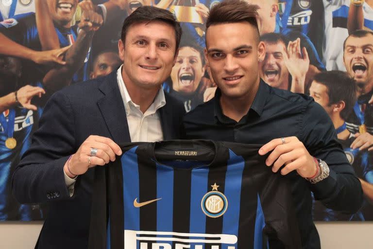 Javier Zanetti en la presentación de Mautaro Martínez como nuevo jugador de Inter