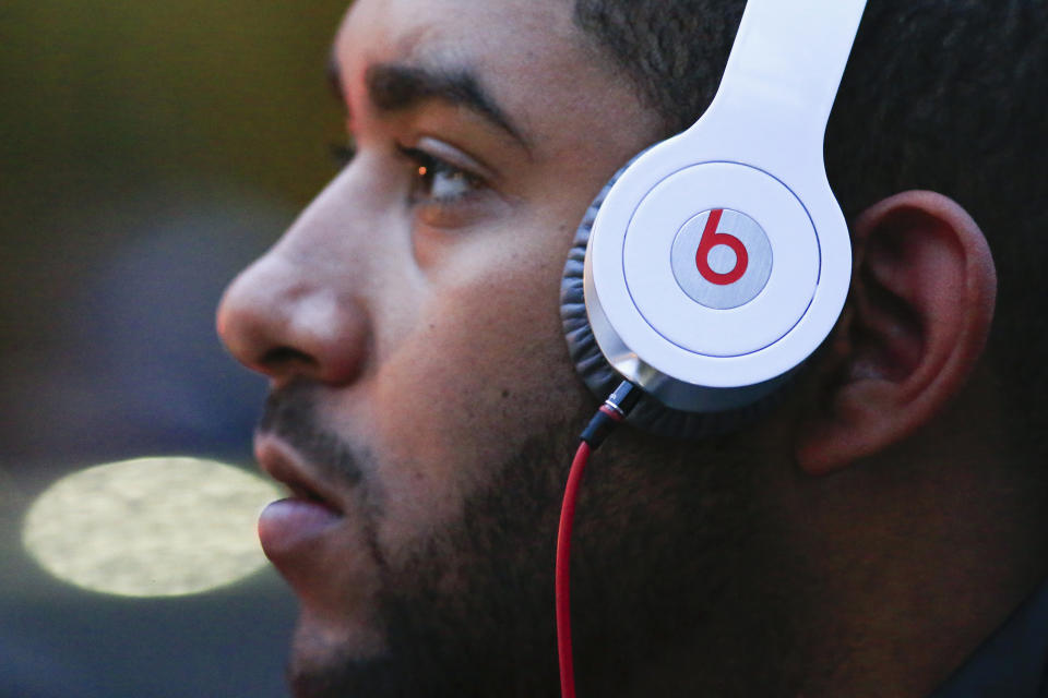 A man listens to Beats brand headphones on a street in New York, May 29, 2014. Apple Inc will buy Beats for about $3 billion and bring recording mogul Jimmy Iovine into its ranks, hoping to win points with the music industry and help it catch up in fast-growing music streaming. As expected, Beats co-founders Iovine and rapper Dr. Dre will join Apple as part of the acquisition of the music streaming and audio equipment company. REUTERS/Eduardo Munoz (UNITED STATES - Tags: BUSINESS)