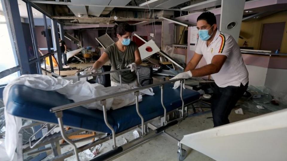 Hospital con graves daños en Beirut tras la explosión.