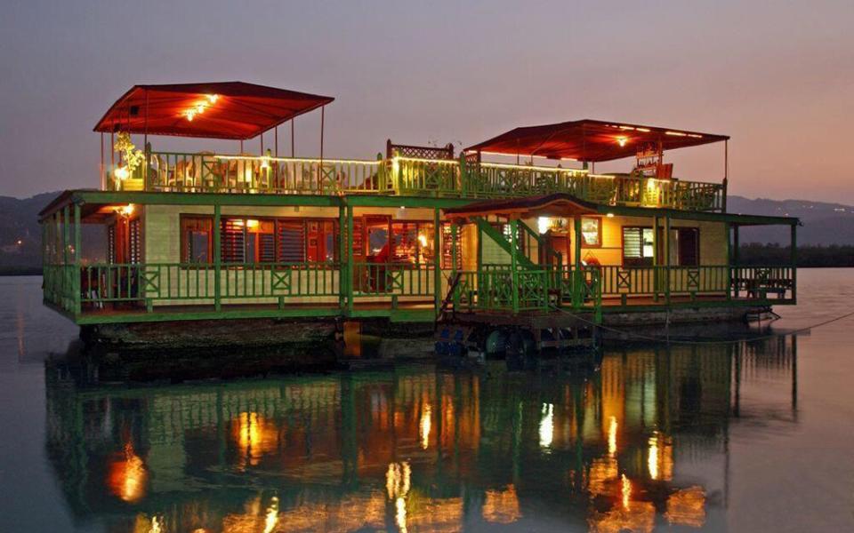 The Houseboat Grill, Jamaica