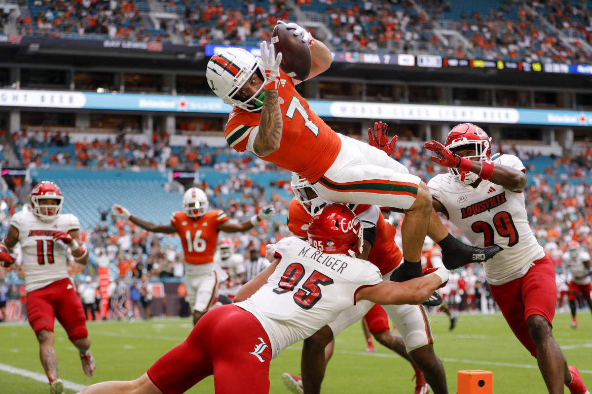 College football-uitslagen, live updates: Louisville-Miami, Oklahoma-BYU en meer