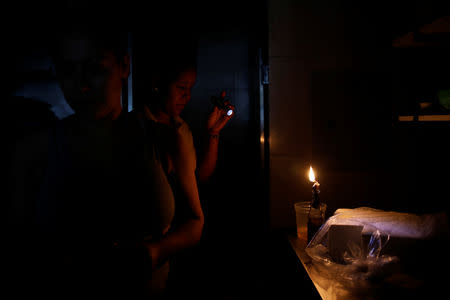 Women work at the kitchen of a restaurant during a blackout in Caracas, Venezuela March 27, 2019. REUTERS/Carlos Garcia Rawlins