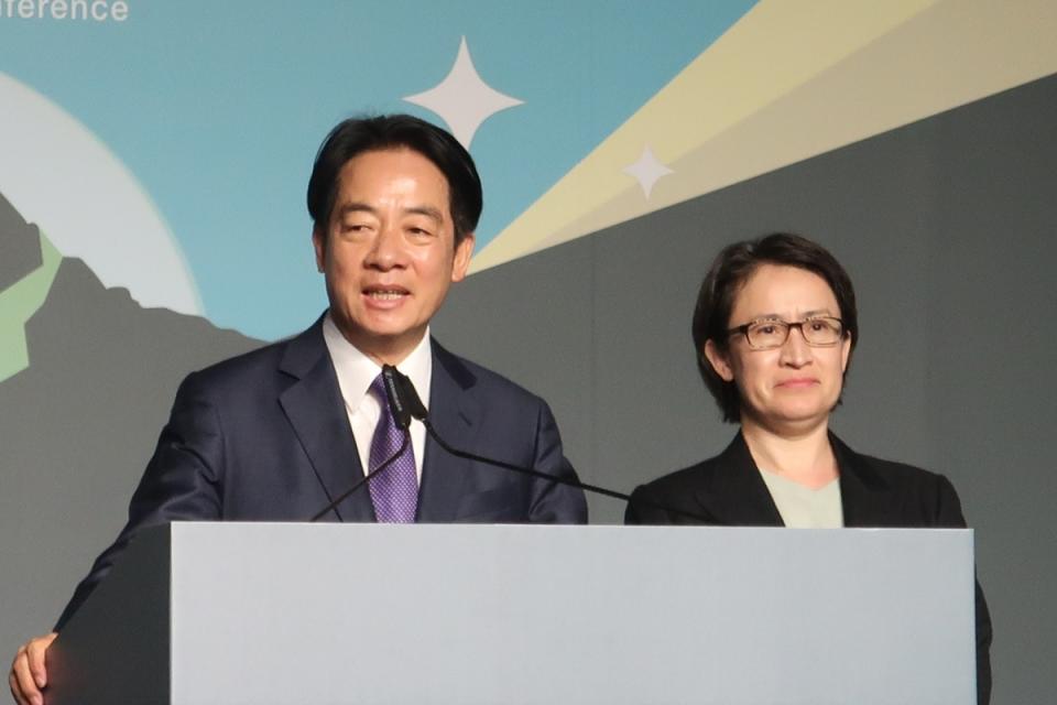 賴清德、蕭美琴於8時40分舉行總統副總統暨立委選舉國際記者會。   圖：林朝億/攝