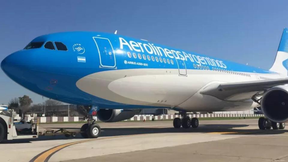 Aerolíneas Argentinas comunicó que debió cancelar 191 vuelos por el paro de la CGT