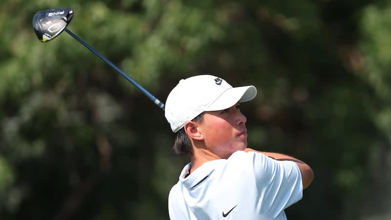 Kihei Akina, de Lone Peak High School y comprometido con BYU, juega el Korn Ferry Tour Utah Championship en Oakridge Country Club en Farmington el jueves 1 de agosto de 2024.