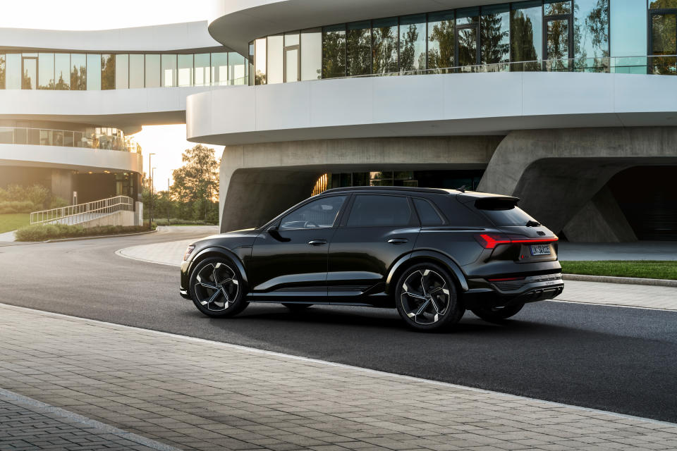 <p>Audi Q8 e-tron</p> 