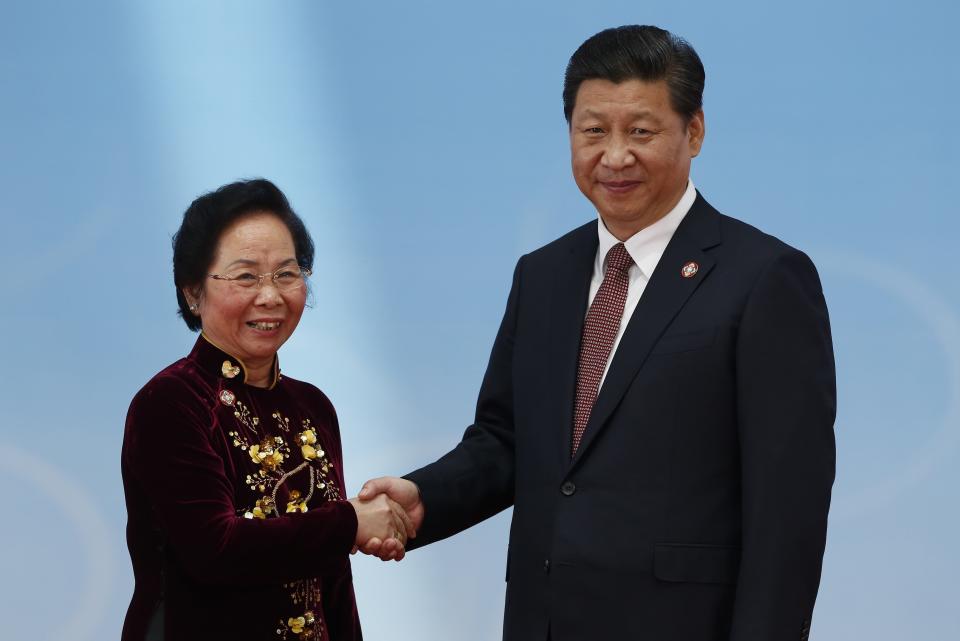 Vietnam's Vice President Nguyen Thi Doan (L) and China's President Xi Jinping shake hands before the opening ceremony of the fourth Conference on Interaction and Confidence Building Measures in Asia (CICA) summit in Shanghai May 21, 2014. REUTERS/Aly Song (CHINA - Tags: POLITICS)