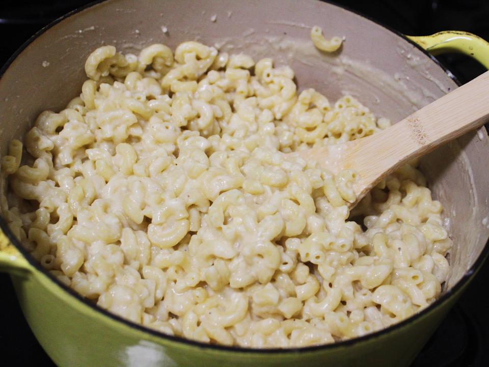 macaroni mixed with cheese sauce