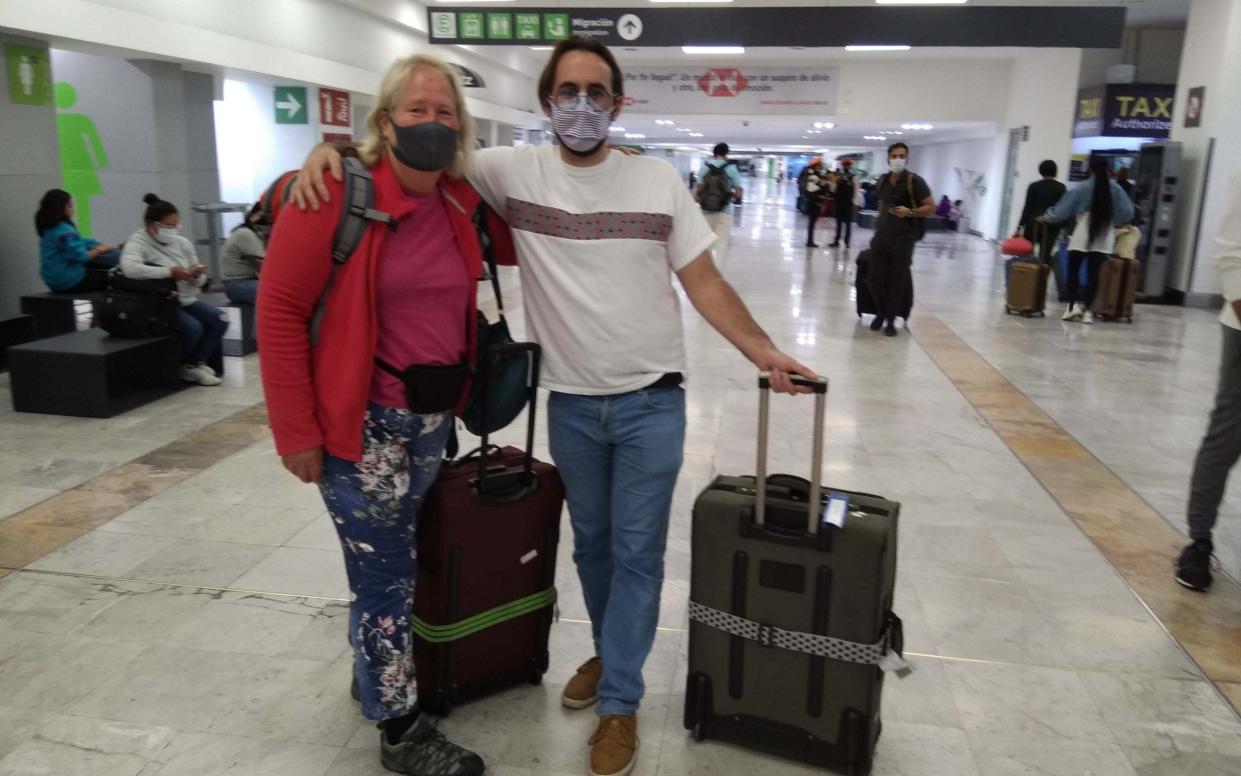 Family reunion at Mexico City airport - Guy de la Bédoyère