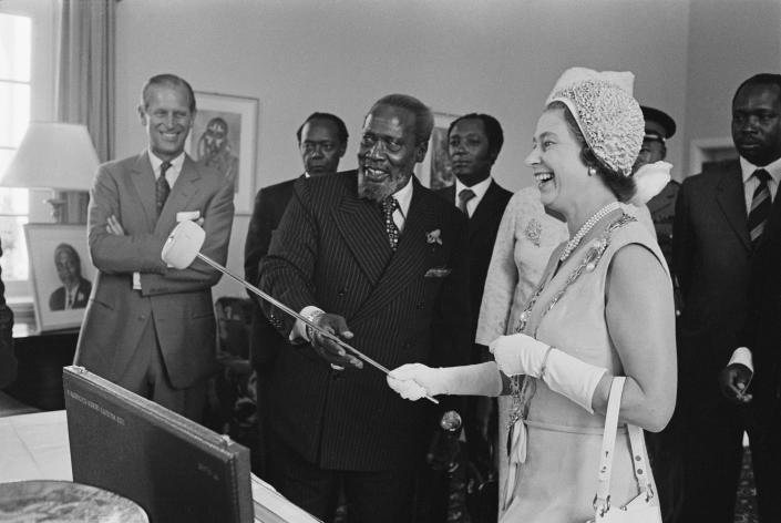 <p>Queen Elizabeth II and Prince Philip, Duke of Edinburgh returned to Kenya to visit the President Jomo Kenyatta (1889 - 1978) (centre) in1972. (William Lovelace/Daily Express/Hulton Archive/Getty Images)</p> 