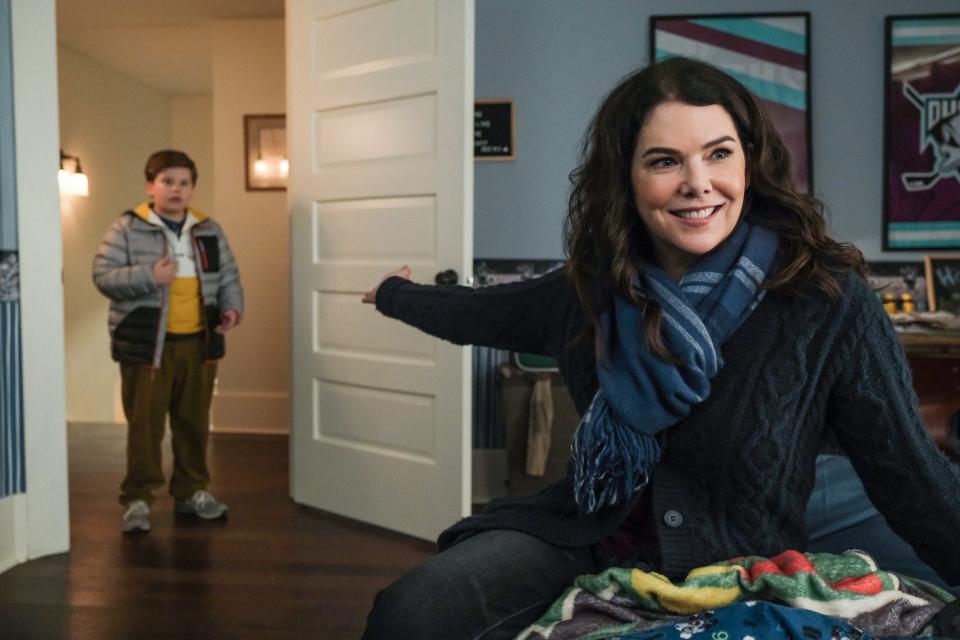 Lauren Graham stars as struggling parent Alex