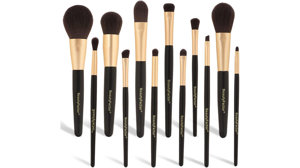 BeautyFactor 12pcs Makeup Brush Set. (Photo: Amazon SG)