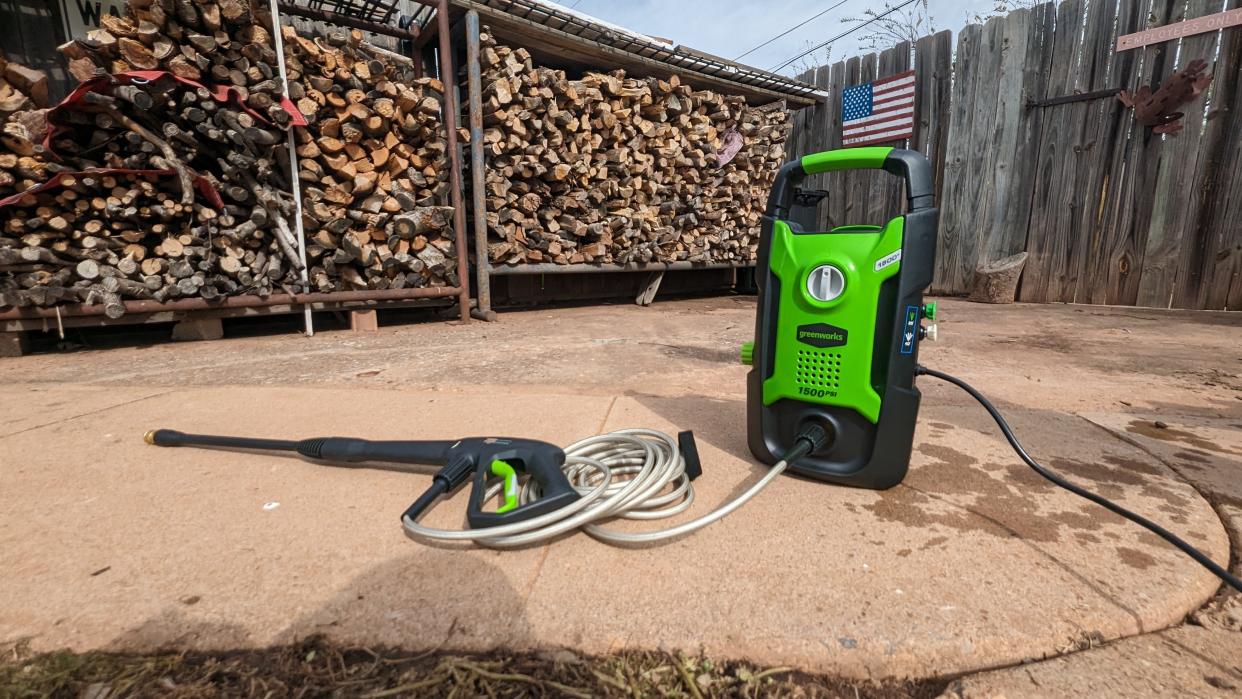  Greenworks GPW1501 pressure washer 