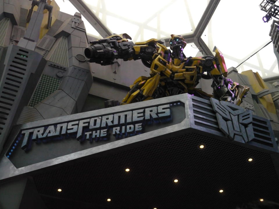 Bumblebee atop the ride entrace.  (Yahoo! photo/Fann Sim)