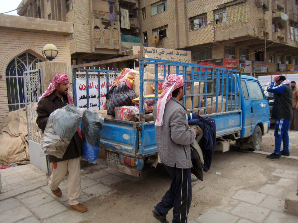 Civilians load their belongings as they leave their homes after clashes between the Iraqi army and al-Qaeda fighters in Fallujah, 40 miles (65 kilometers) west of Baghdad, Iraq, Sunday, Jan. 5, 2014. Lt. Gen. Rasheed Fleih, a senior Iraqi military commander said it will take a few days to fully dislodge al-Qaida-linked fighters from Fallujah and Ramadi. (AP Photo)