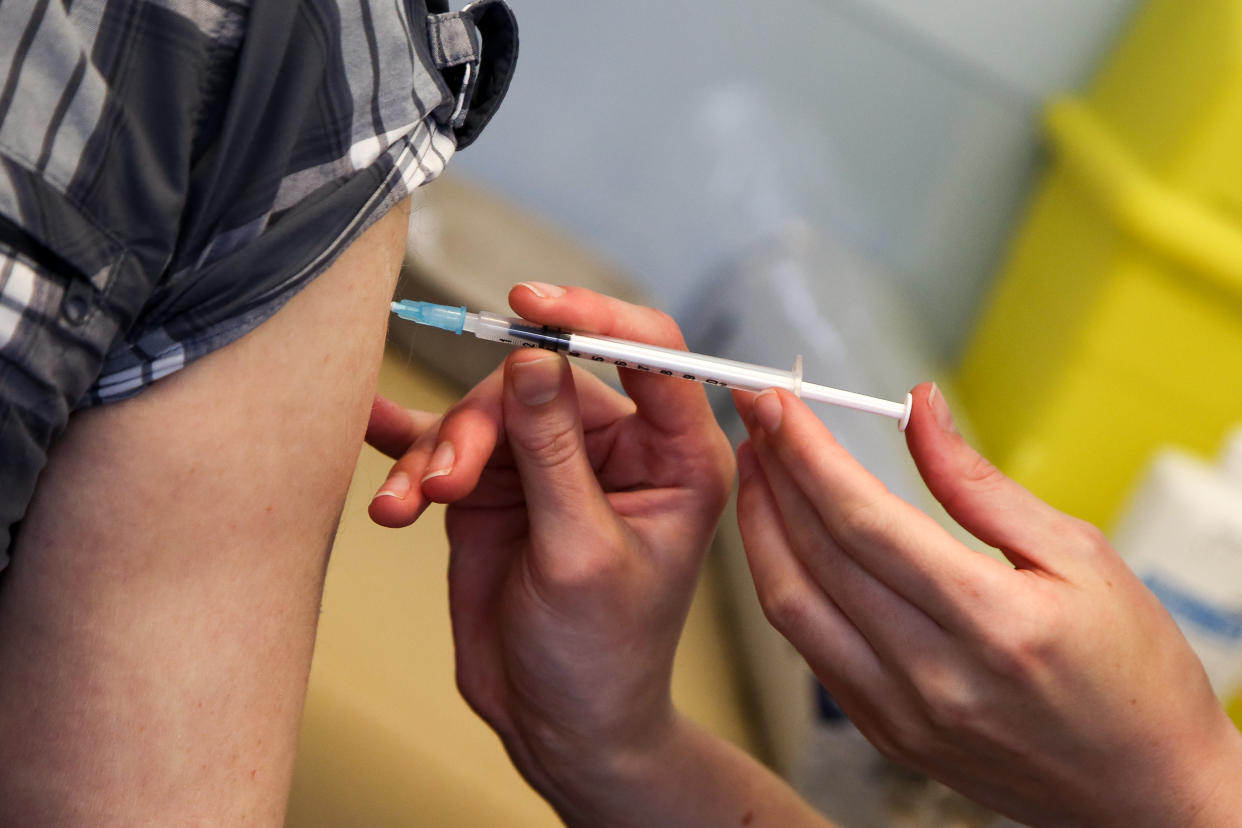 LONDON, UNITED KINGDOM - 2022/04/22: A health worker administer the spring COVID-19 booster also known as fourth jab to a person at a vaccination clinic. (Photo by Dinendra Haria/SOPA Images/LightRocket via Getty Images)